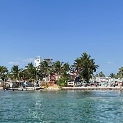 Belize: “Sub Umbra&nbsp;Floreo”